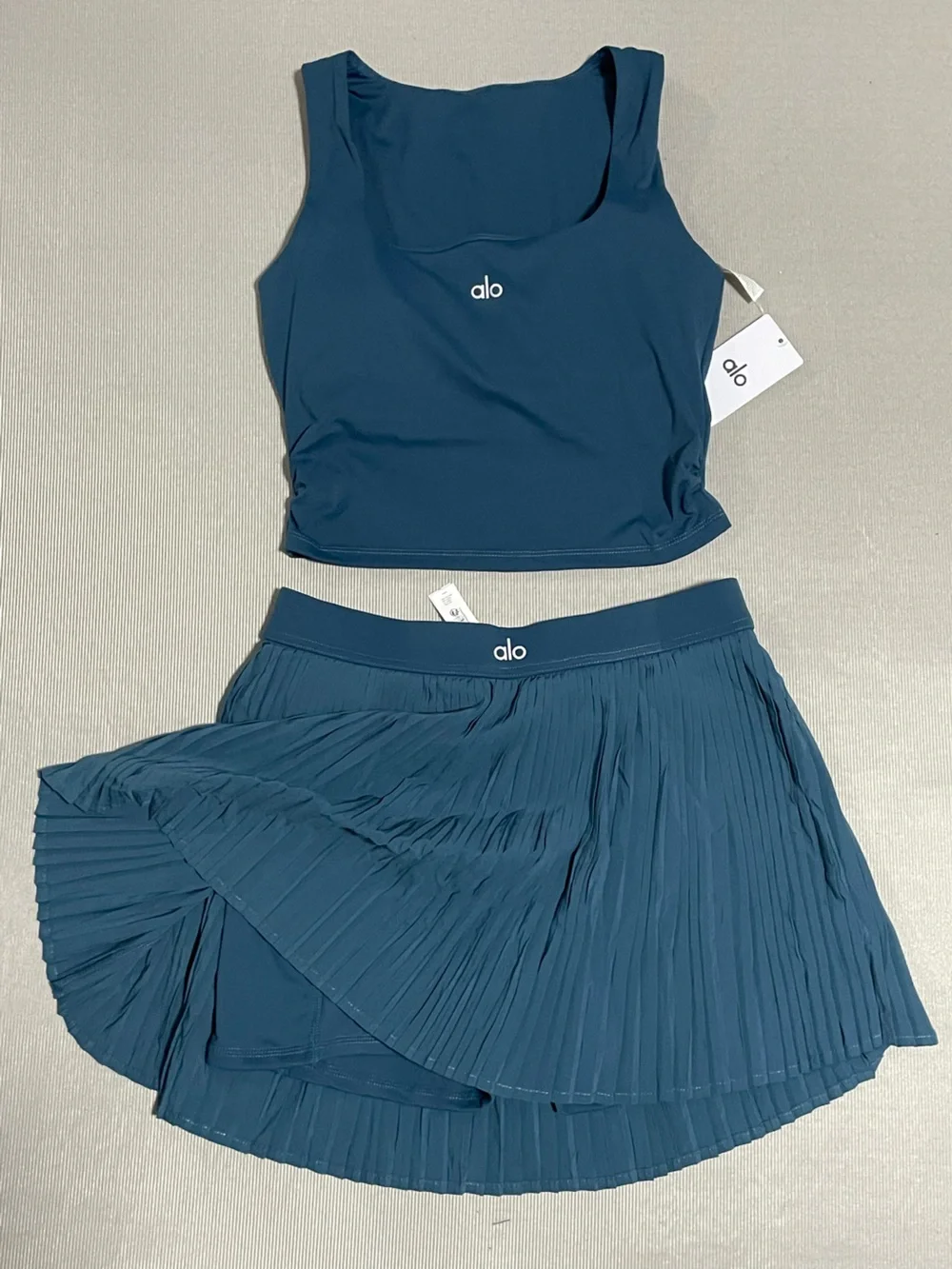 ALO Yoga Teal Blue Scoop Crop Top & Pleated Tennis Skirt Set